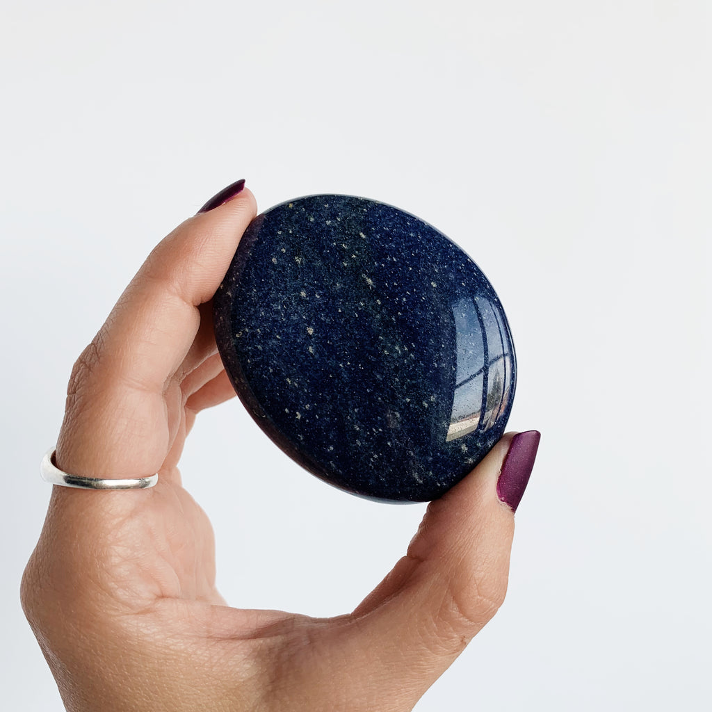 Dumortierite palm stone